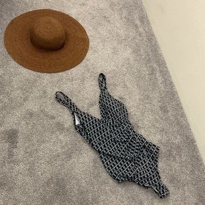 Jantzen black and white swimsuit